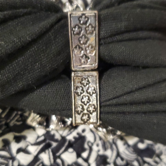 Paisley tunic, scarf and floral clip - Picture 7 of 9